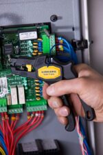 KNIPEX Flachrundzange mit Schneide – Bild 15