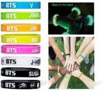 Jimiston Map of The Soul Personal BTS Fans Geschenk-Set - 1 Kordelzug /8 Armbänder / 40 Aufkleber / 1 Halskette /1 Lanyard /1 Telefon Ring Inhaber /1 Schlüsselbund – Bild 4