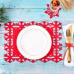Whaline – 12 Stück Platzdeckchen und Untersetzer für Weihnachten, Design: rote Schneeflocke – Bild 5