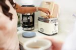 Russell Hobbs Retro Vintage Cream Toaster, Wasserkocher, Glas-Standmixer, Handmixer, Stabmixer und Kaffeemaschine – Bild 10