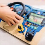 Melissa & Doug Vroom & Zoom Armaturenbrett | Marshalls Arztset aus Holz | Welpenblock Sehen & Buchstabieren | Rettungsmission |Licht- und Soundspielzeug für Kinder | Holzspielzeug | 3+ | Geschenk für Jungen oder Mädchen – Bild 3