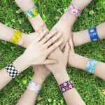 JOYIN Slap Band, 100 PCs Slap Armbänder Super Slap Armbänder mit bunten Herzen Animal Emoji Party Bag Fillers (30 Designs) Valentinstag Party Favors Pack, Easter Basket Stuffers – Bild 7
