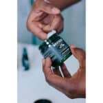Brickell Men‘s Renewing Face Scrub - Natürliches und organisches Gesichtspeeling für Männer - Porentiefe Gesichtsreinigung mit Jojoba Perlen, Kaffee-Extrakt und Bimsstein – Bild 8