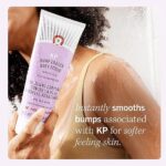 First Aid Beauty KP Bump Eraser Körperpeeling, Body Scrub, Peeling gegen Pickel für den Körper, mit 10% AHA, Haut mit Keratosis Pilaris, Sensible Hautpflege, 226g – Bild 5