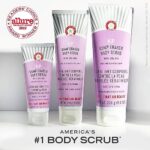 First Aid Beauty KP Bump Eraser Körperpeeling, Body Scrub, Peeling gegen Pickel für den Körper, mit 10% AHA, Haut mit Keratosis Pilaris, Sensible Hautpflege, 226g – Bild 8