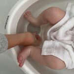 Nuby Dr. Talbot's - Baby-Badewanne mit Rückenlehne aus weiches Schaumstoff - Badewanne für Babys mit rutschfeste Griffe - 0-12 Monate – Bild 6