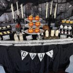 DealKits Halloween Deko Stoff, 600 x 120 Schwarz Dekogewebe für Halloween Party Dekoration, Gruseliges Tuch sorgt für mystische Stimmung, Der Fetztenstoff ist für die Türen Hallen Veranden Fenster – Bild 5