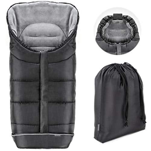 41FPgXpdcL.jpg Zamboo Winter-Fusssack für Kinderwagen, Sportwagen & Buggy mit Anti-Rutschschutz, weicher Deluxe-Thermo-Fleece, Mumien-Kapuze, Reflektorstreifen & Tasche – Bild 1