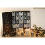 Origineller Adventskalender 2023 mit 25 Duftkerzen im Glas mit Spruch - Adventskalender kerzen - Deutsche Fassung – Bild 5