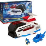 PAW PATROL, Aqua Pups – Whale Patroller, Teamfahrzeug mit Basis Fahrzeug von Chase und Welpenfigur, Abschussvorrichtung für Basis Fahrzeug, Spielzeug geeignet